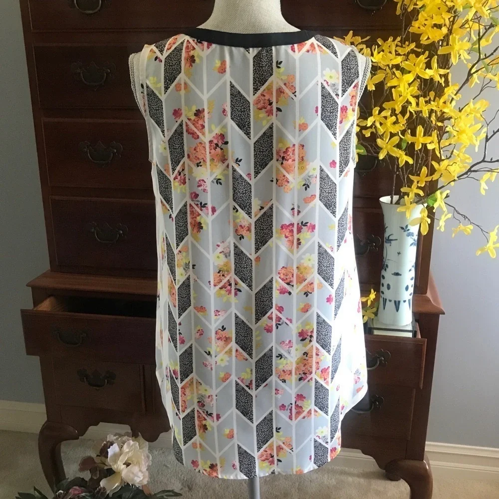 CAbi Grosgrain Floral Geometric Sleeveless Size S - Picture 3 of 11